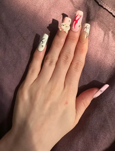 Manicure / Pedicure 