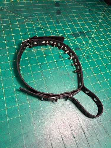 Internally Spiked Thigh Strap With Wrist Cuff, 18"-25" — RIVERQUEER LEATHERWORK