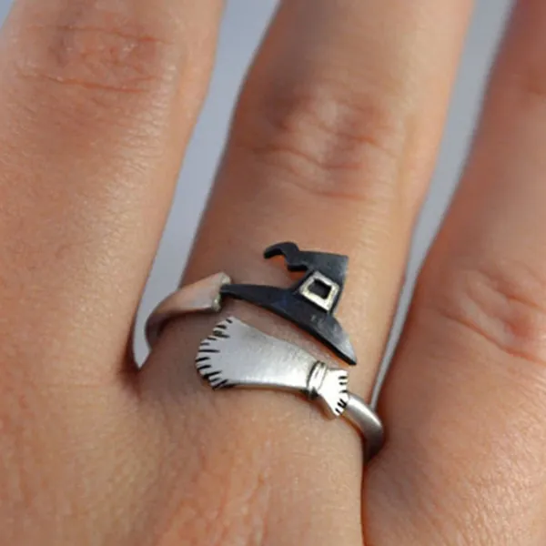 'Witches go riding' witch broom ring