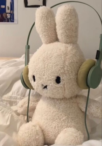 Miffy Sitting Terry Cream – 23 cm – 9”