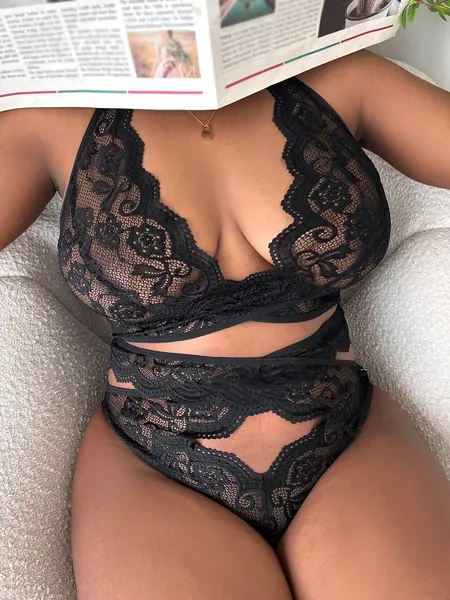 Taglie Forti Set lingerie pizzo floreale con orlo smerlato