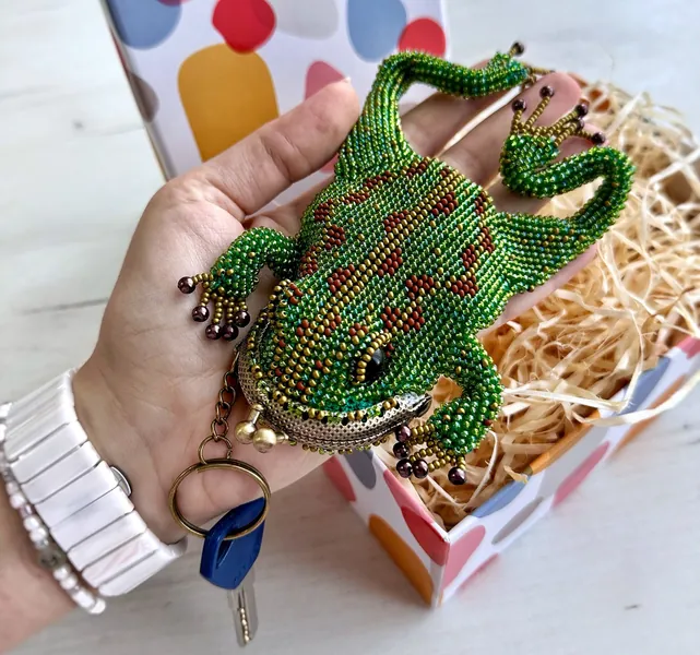 Knitted Beaded Keychain Braided Green Brown Natural Beaded Frog Cute Souvenir Key Ring Toad Accessory Coin Purse Frog wallet