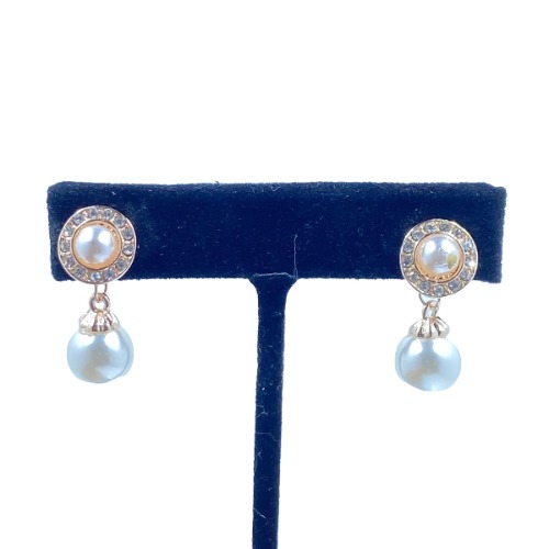 Viola Pearl Clip on Earrings - Gold
