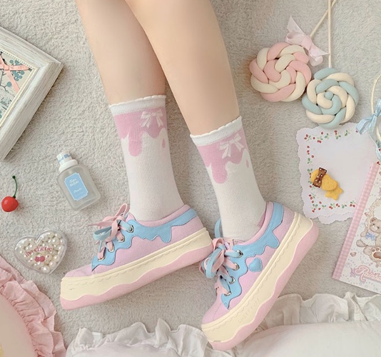 Drippy Sweetheart Sneakers - 9
