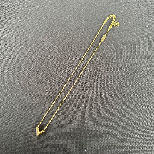 Louis Vuitton Essential V Necklace (LE0179)