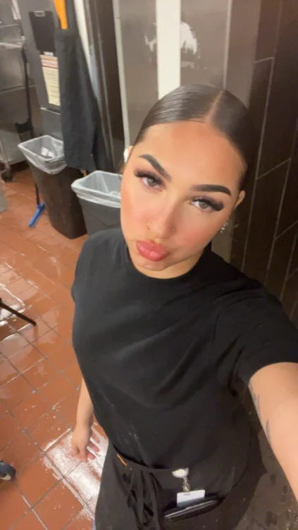 La Roche-Posay Toleriane Hydrating Gentle Face Cleanser, Hydrating Facial Cleanser With Niacinamide + Ceramides, Daily Face Wash For Dry Skin To Normal Skin, Sensitive Skin Tested, Fragrance Free - 14.87 Fl Oz (Bottle + Moisturizer)