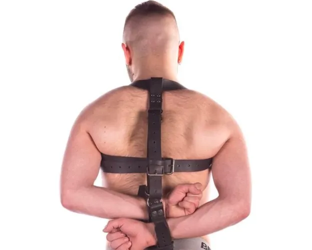 Wrist to shoulder restraint (Fetters)