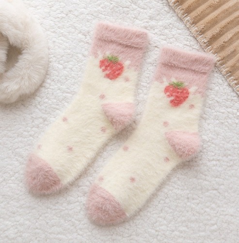 Strawberries & Cream Cozy Fluffy Socks - Big strawberry / 35-40