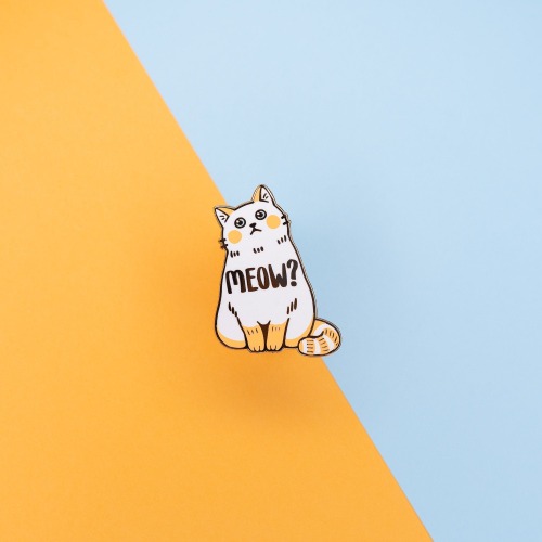 Curious Cat Hard Enamel Pin - [A Grade] / Locking Clasp