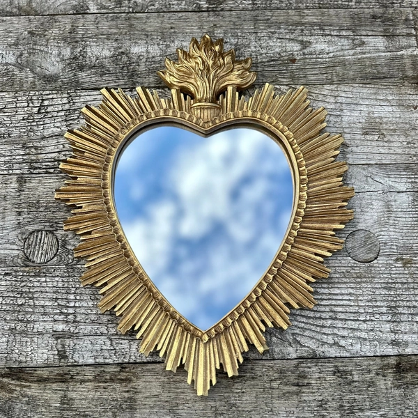 Patinated golden flame heart mirror 39x30 cm