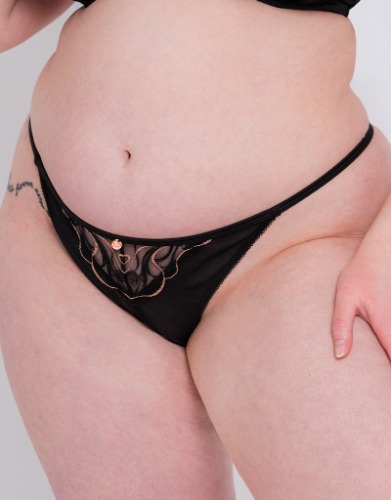 Scantilly Fascinate Thong Black | L
