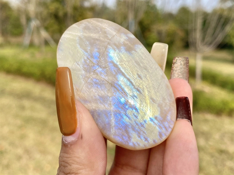 20g+ Natural Blue Moon Stone Palm stone,Crystal Stone,Quartz Crystal Stone,Crystal decor,Reiki Healing Crystal,Crystal/Halloween Gift 1PC