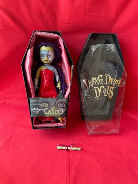 VTG 2000 Living Dead Dolls Series 6  Calico & Pet Duck Coffin Box Doll