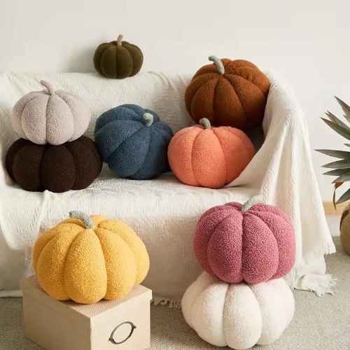 Cozy, Cute 3D Pumpkin Throw - Brown / 20cm