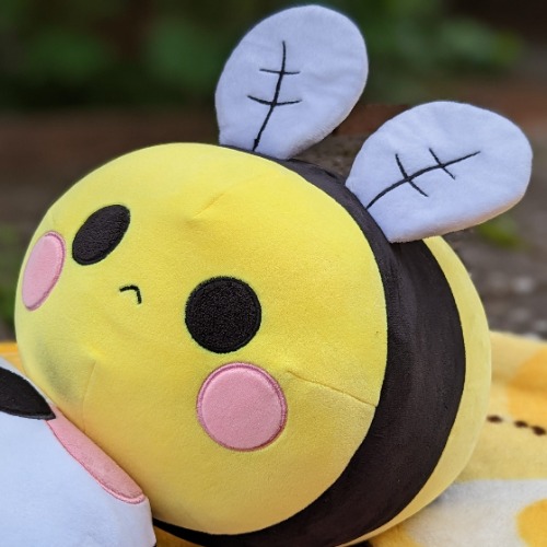 PRE ORDER JULY 24: Squishy Plushie Pals - Honey Bee Plush