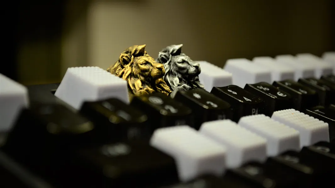 Noble Lion - Artisan Custom Cherry MX Keycap