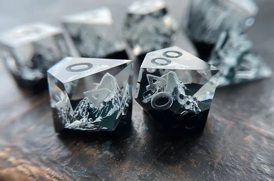 Mountain polyhedral dice 