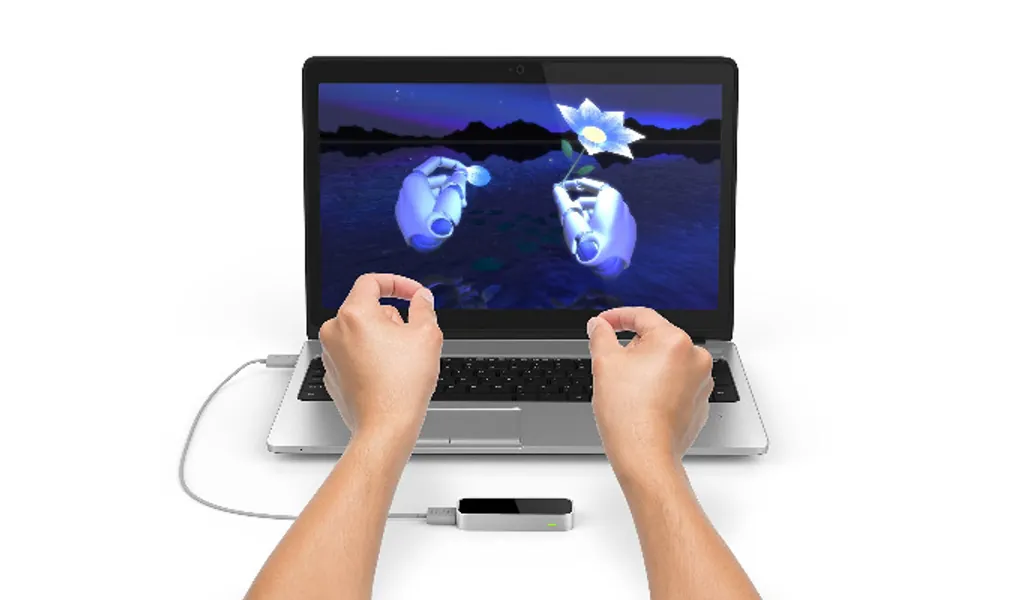 Leap Motion Controller for Mac or PC (Retail Packaging and Updated Software)