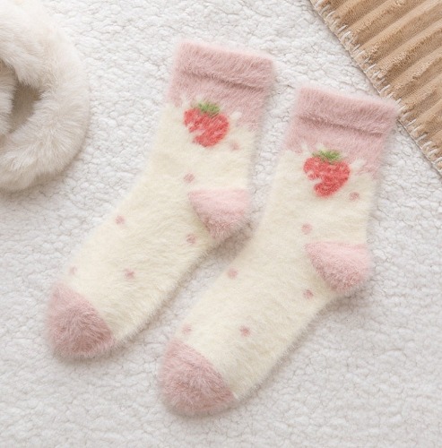 Strawberries & Cream Cozy Fluffy Socks - Big strawberry / 35-40