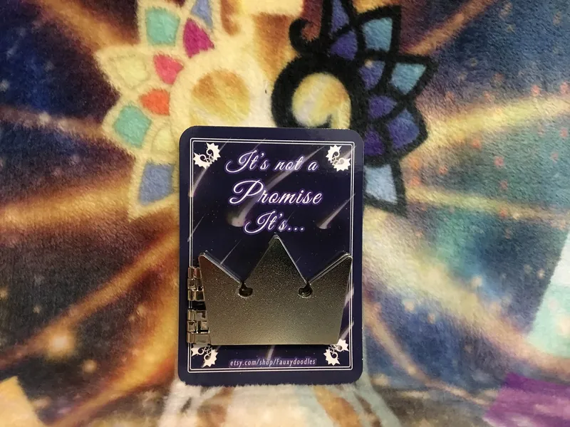 Soriku &quot;An Oath&quot; Hinged Enamel Pin