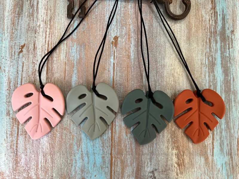 Monstera leaf chewlery , Sensory Necklace, stress relief, breastfeeding toy, nursing necklace, adhd, autism , chew necklace, chew pendant