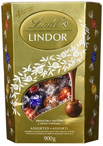 Lindt Lindor Assorted Chocolate Truffles, Value Pack, 900gram/1.98pound. Assortment of 4 Flavors of Chocolate Truffles : Hazelnut, Milk, White and Dark - Assorted - 900 g (Pack of 1)