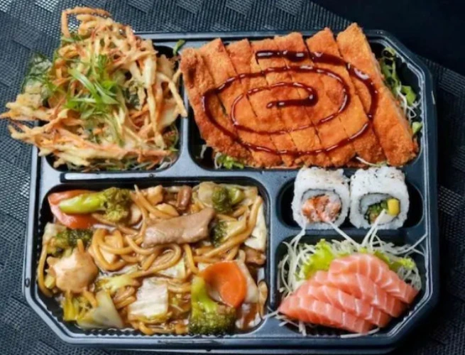 Yakisoba and chicken bento