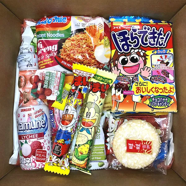 Mashi Box Asian Dagashi Snack Surprise Mystery Box 25 Pieces w/ 3 FULL SIZE Items Including Drink, Instant Noodle, Assortment of Chinese, Korean, Japanese Sweet and Savory Snacks, Candy, Food - 