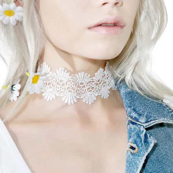TseenYi Boho Lace Necklace Choker Short White Hollow Flower Tattoo Necklace Chain Gothic Sexy Clavicle Chain Necklaces Jewelry for Women and Girls (White)