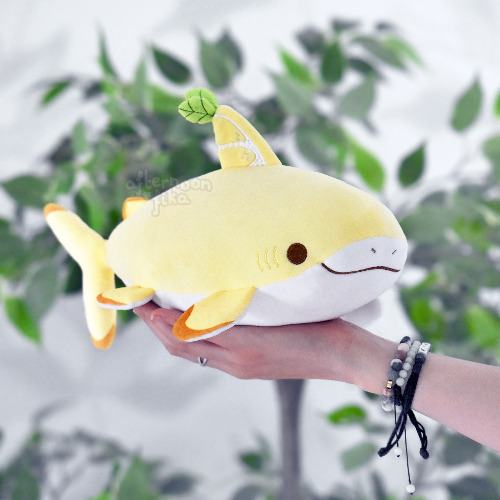 Linus The Lemon Shark Plush | Medium (30 cm)