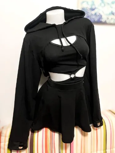 Photo Outfit - Black w/ Hoodie