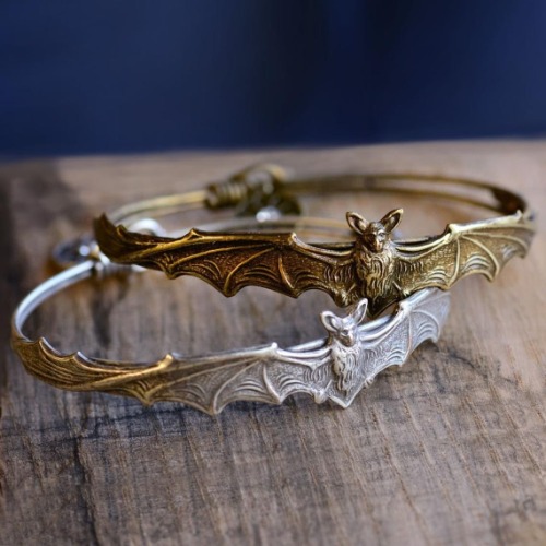 Creatures of the Night Gothic Bat Bangle Bracelet - Antique Bronze Plated