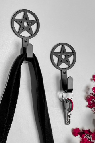 Pentagram Hooks | One Size / Black / 100% Metal