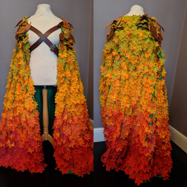 Autumn cloak with leather leaf and fungi details