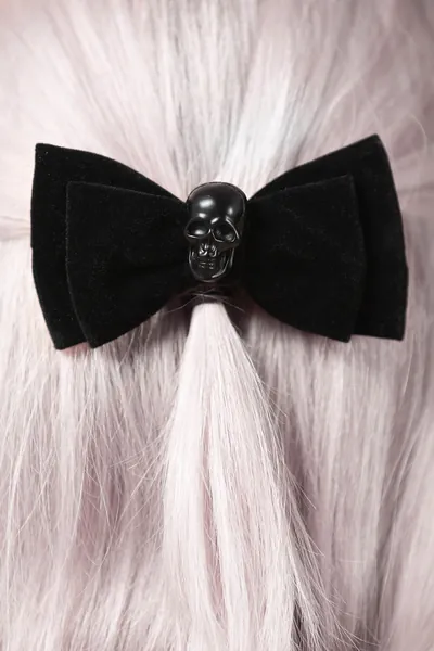 Bow Down Barrette | One Size / Black / 100% Metal Alloy & 100% Polyester