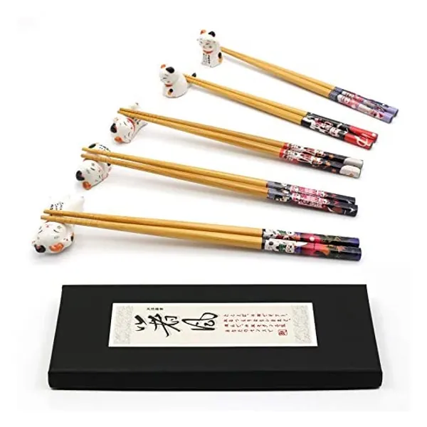 
                            5 Pairs Chopsticks and Chopstick Rest Set, Cute Lucky Cat Chopsticks Holder 5 Cats, Classic Japanese Style Bamboo Natural Reusable Chopsticks, Dishwasher - Safe, Chopsticks Holder Gift Set (Lucky Cat)
                        