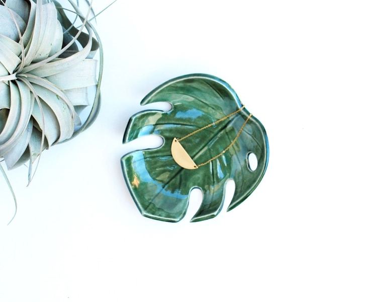 Monstera Leaf Dish - large