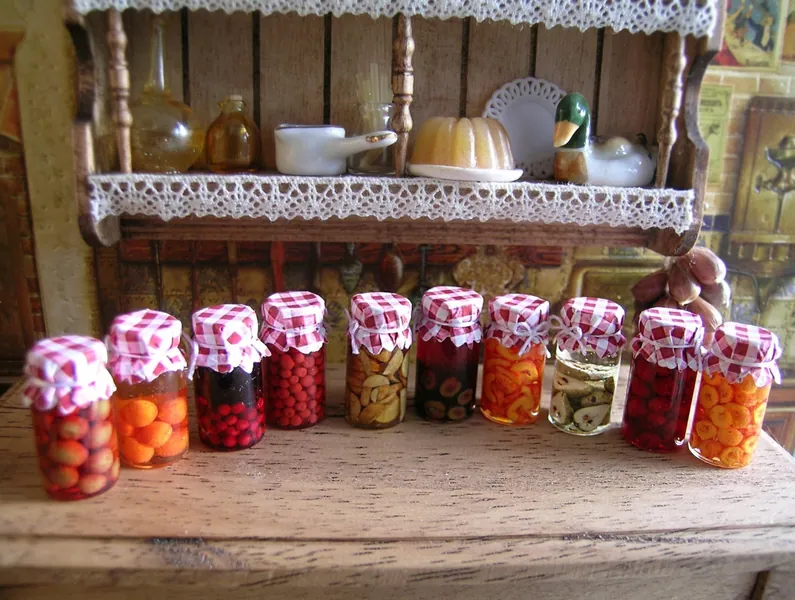 Reallistic Dollhouse 1/12 miniature jars of jam