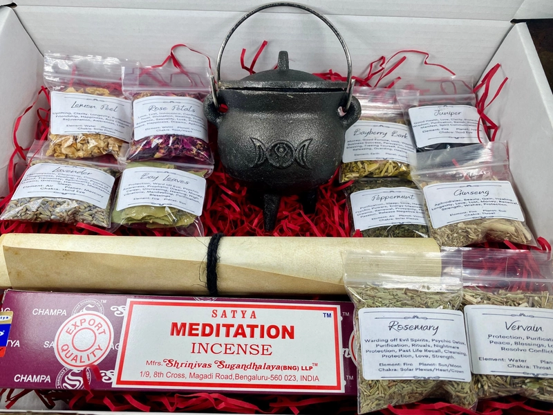 Cast Iron Cauldron & Apothecary Set