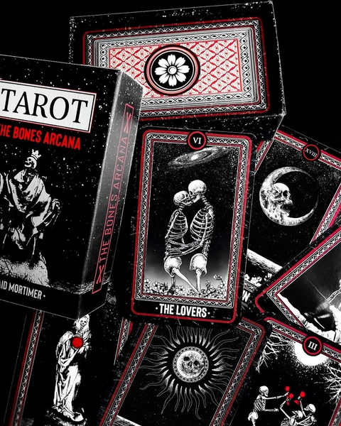 The Bones Arcana Tarot Deck : 2e édition avec boîte rigide.