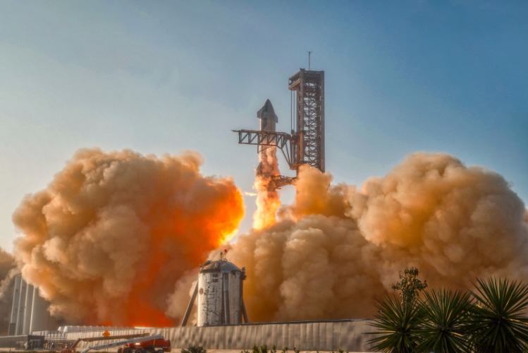 Up it (finally) goes - Metal Print | 40x60 cm / 16x24″