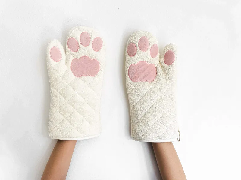 Cricket & Junebug Oven Mitts Cat Paws - White and Pink - White & Pink