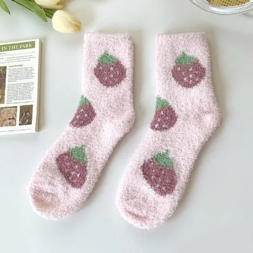 Cozy Fluffy Cute Floral Spring Socks - Strawberry / EUR 34-39