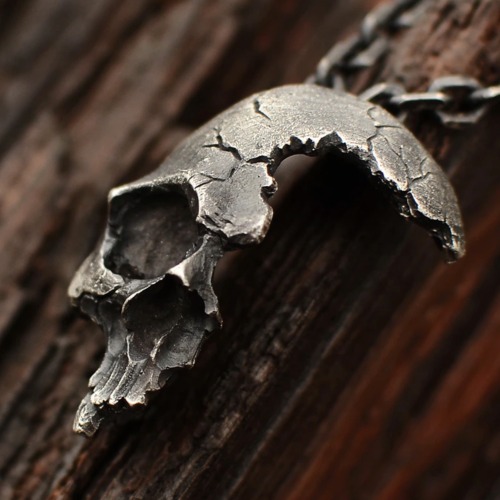 Cracked Skull Necklace - Bronze