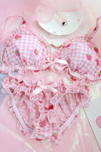 Strawberry Plaid Lingerie Set - L 75BC80ABC