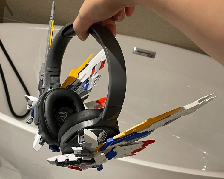 Handmade Gundam wing Airpods max case, Custom ear case with wing glued to transparent case,Mecha-style Proportional wing Airpods max case