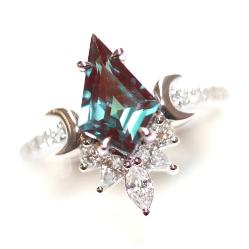 Veronica Empress 18KT Ring with Moissanite - 18k Yellow Gold / 9