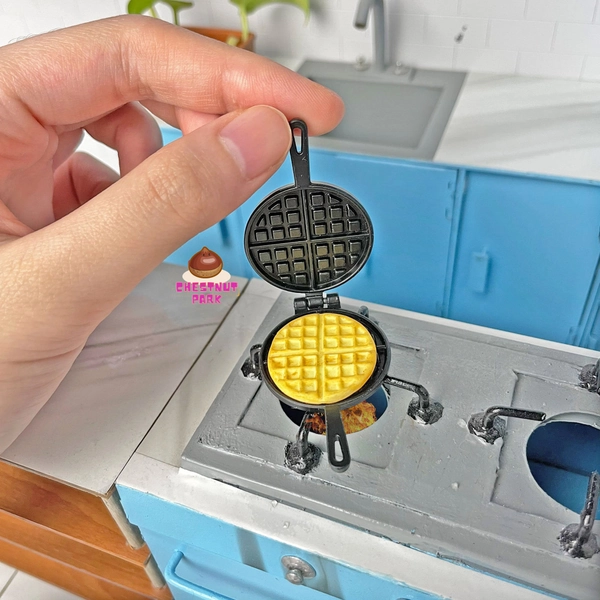 Miniature Cooking Waffle Pan: Cooking Tiny Food | Miniature kitchen