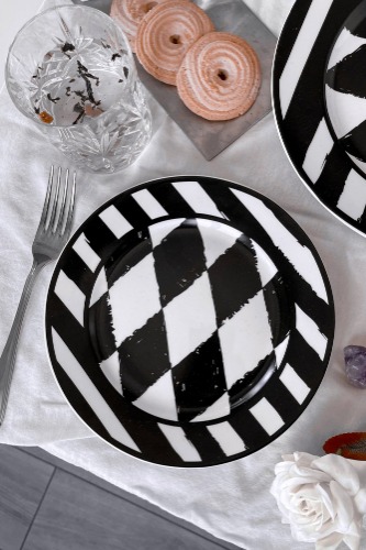 Calagari Side Plate | One Size / Black/White / 100% Porcelain
