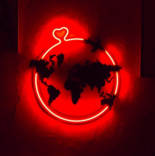 Love Around - With Remote Control (+€7)